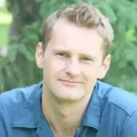 Andrew Carlson headshot