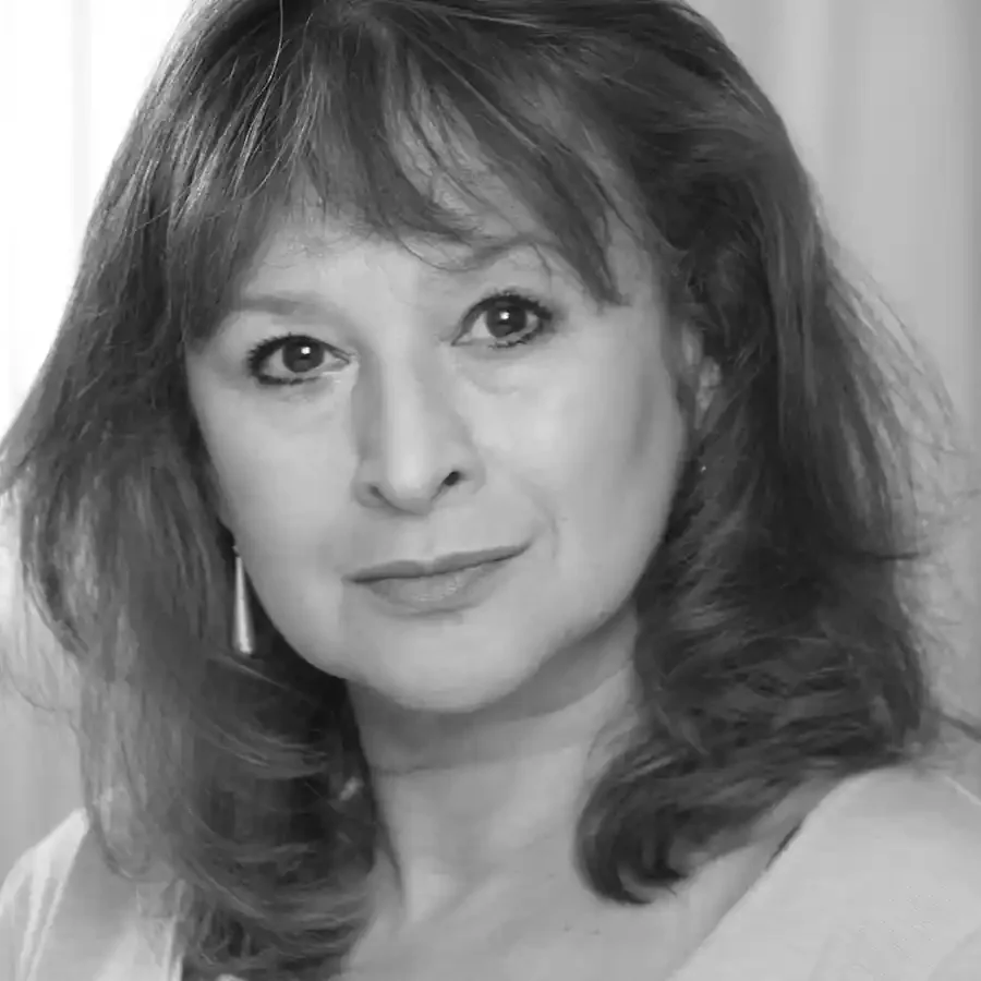 Ishia_Bennison-dramaturg-Macbeth_Richard_III-sq