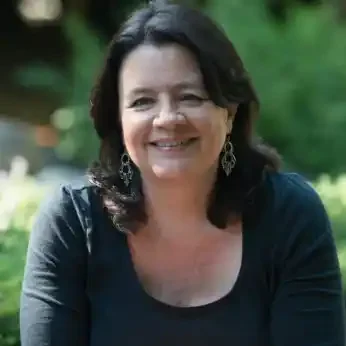 Alison Carey headshot