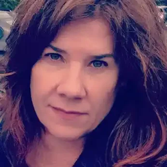 Tracy Young headshot